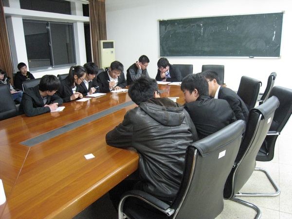 春暖绿枝新芽吐，常委竞选优才添——记第六届环土学院学生委员会常委候选人选举大会召开