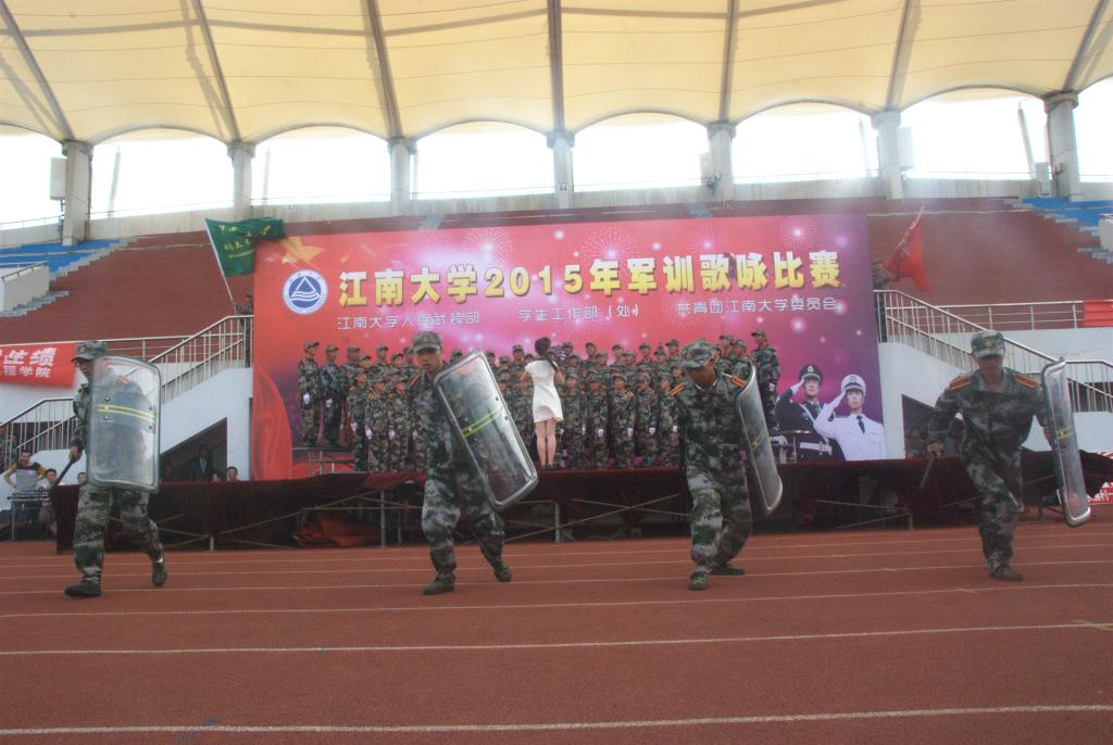 红歌嘹亮 唱响未来——记江南大学2015年军训歌咏比赛