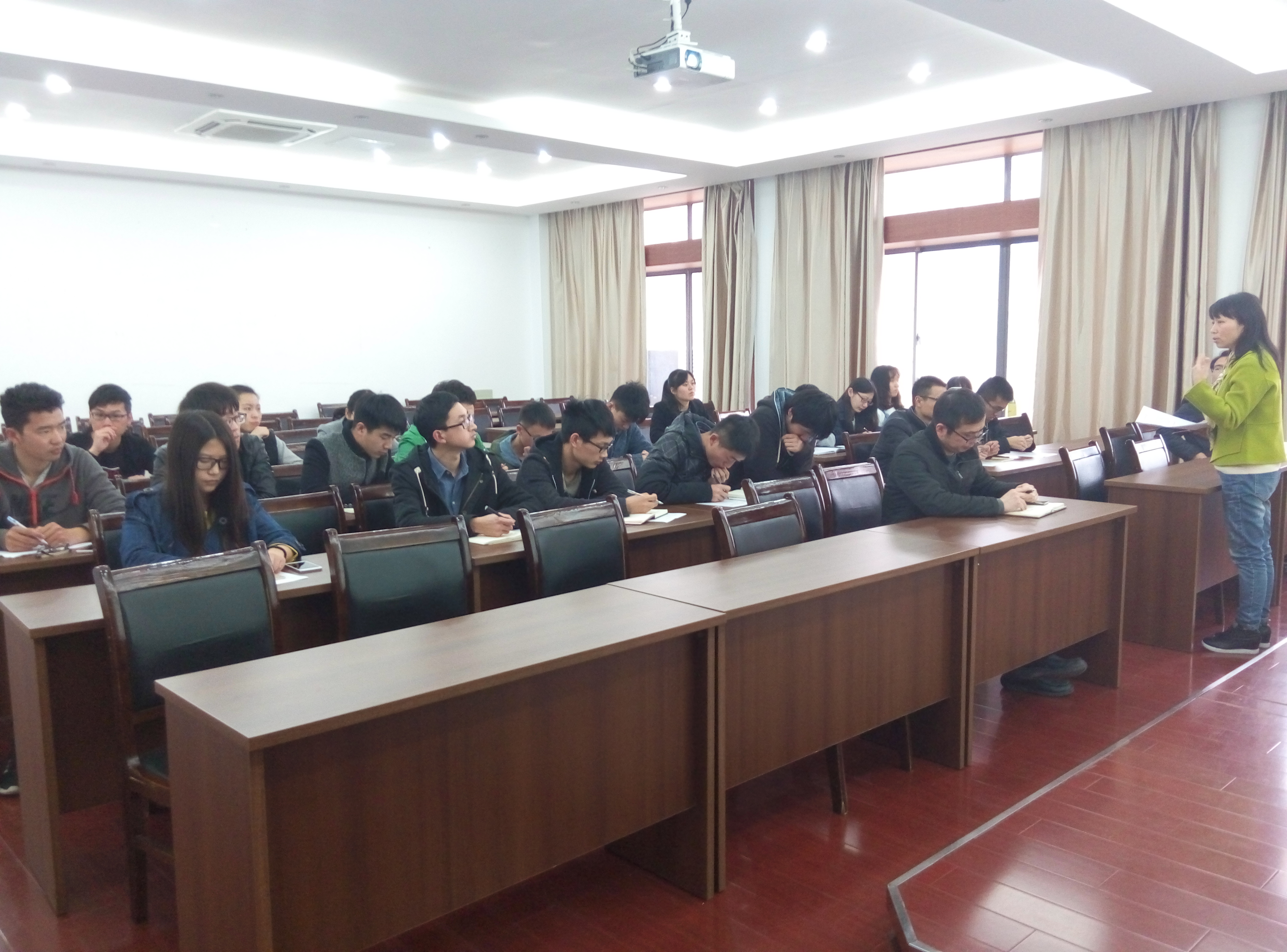 环土学院学生联合党支部召开“两学一做”学习教育研讨会