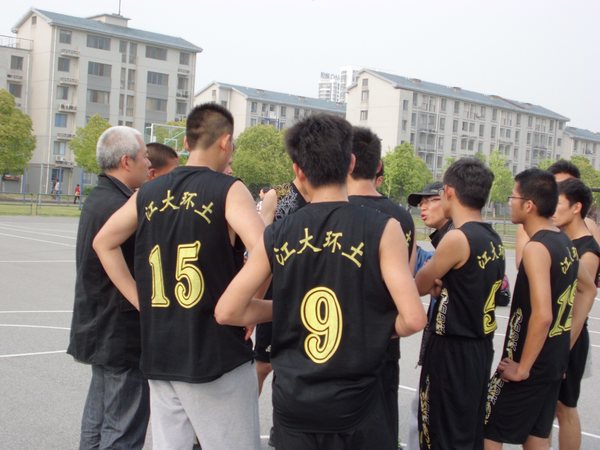 激情四射 谁与争锋——记我院勇夺江南大学篮球联赛B组冠军