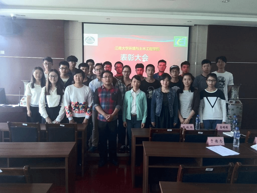 弘扬体育精神 展现环土活力——环土学院2015-2016学年学生体育工作总结暨表彰大会