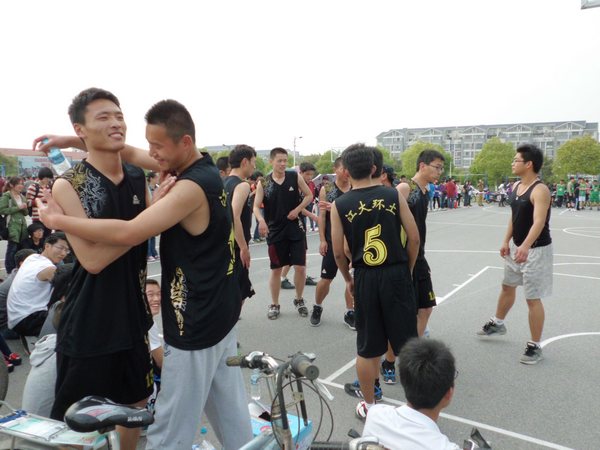 激情四射 谁与争锋——记我院勇夺江南大学篮球联赛B组冠军