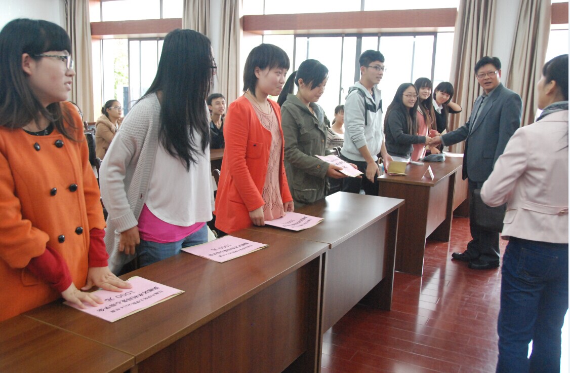 爱心铸就希望，学子逐梦飞翔 ——环土学院举行“滨湖区水利局爱心助学金”颁发仪式
