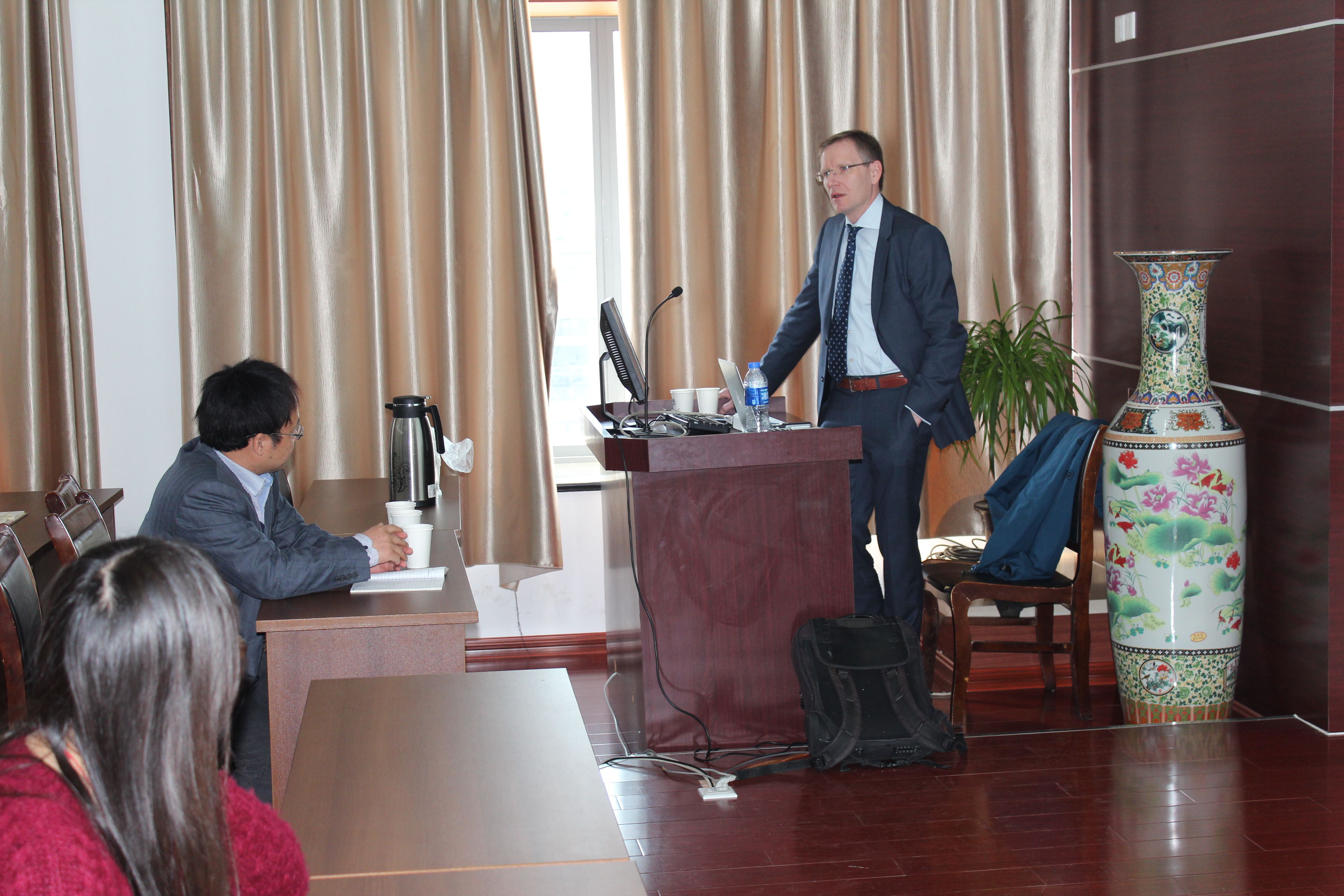康奈尔大学Prof. Largus Angenent来我院开展学术交流